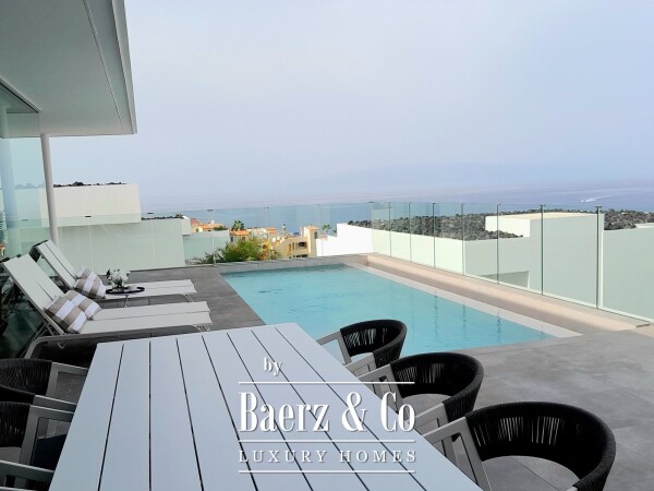 photo 19 Newly built beachfront villa in a residential area.