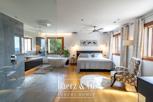 photo 15 Majestic 6-bedroom luxury villa with sea views and rental licence