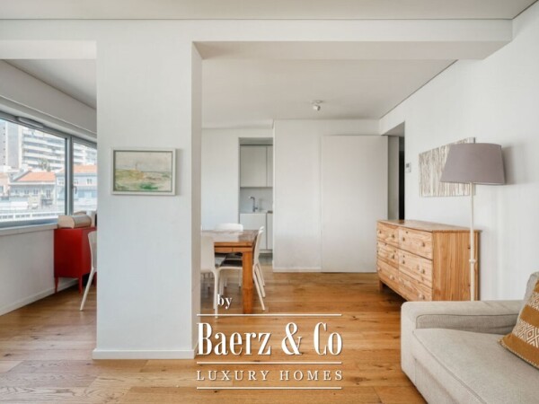 photo 3 Modern Two Bedroom Apartment with Elevator, Garage and Storage Room in Estrela, Lisbon