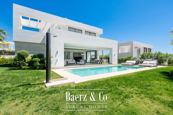 photo 1 Villa - Marbella East - Ref: 8716
