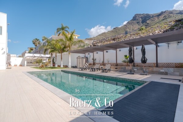 photo 4 VERY SPACIOUS 5 BEDROOM VILLA IN ROQUE DEL CONDE