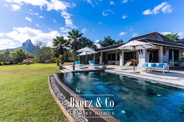 photo 8 Exceptional Villa in a Prestigious Golf Estate