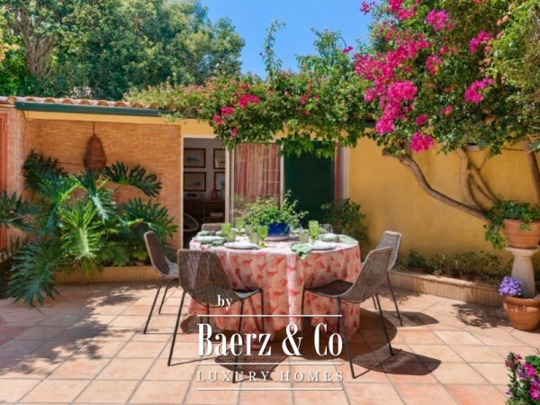 photo 8 Charming Five-Bedroom Villa with Garage in the Historic Centre of Cascais