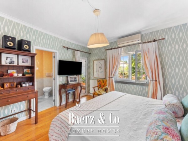 photo 10 Charming Five-Bedroom Villa with Garage in the Historic Centre of Cascais